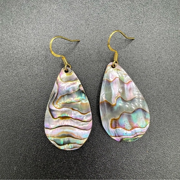 Stunning Mother of Pearl Tear Drop Earrings 14k gold plated hooks - Picture 3 of 9